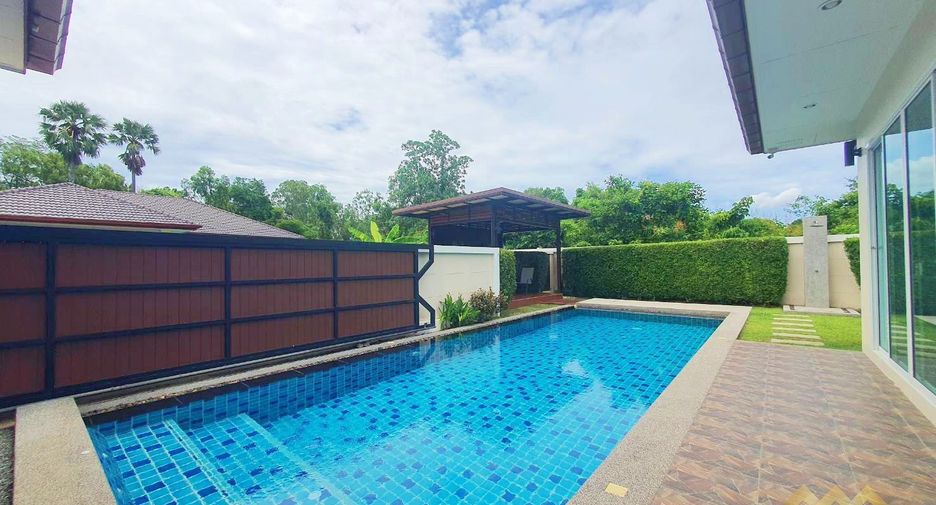 Casa en alquiler de 3 habitaciones en Bang Lamung, Chonburi