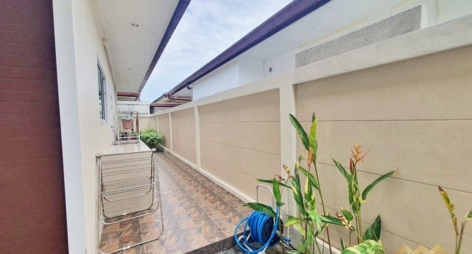 Casa en alquiler de 3 habitaciones en Bang Lamung, Chonburi
