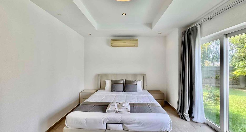 For rent 4 bedrooms villa in Bang Lamung, Chonburi
