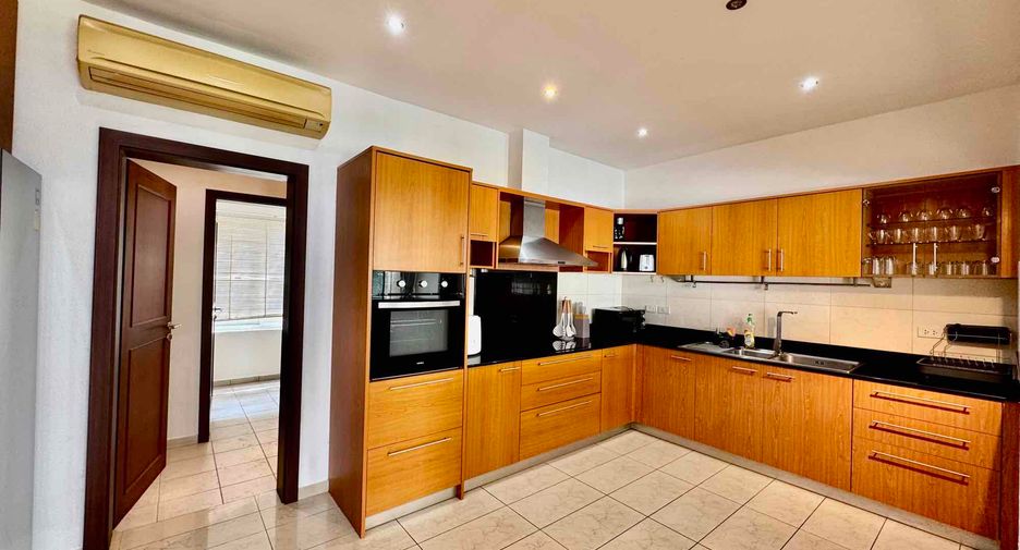 For rent 4 bedrooms villa in Bang Lamung, Chonburi