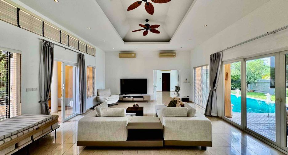 For rent 4 bedrooms villa in Bang Lamung, Chonburi