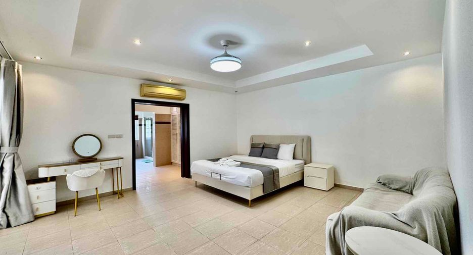 For rent 4 bedrooms villa in Bang Lamung, Chonburi
