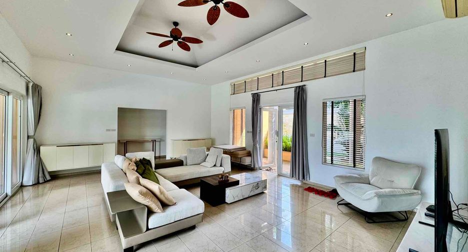 For rent 4 bedrooms villa in Bang Lamung, Chonburi