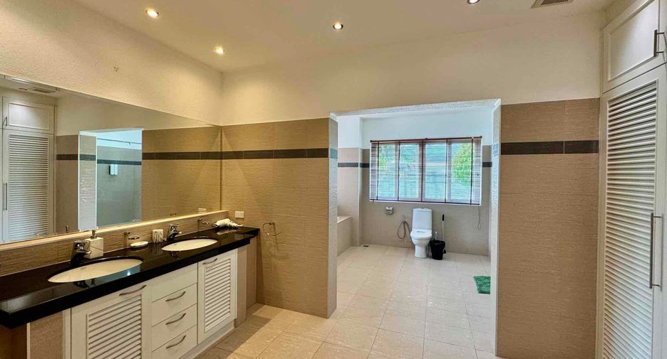For rent 4 bedrooms villa in Bang Lamung, Chonburi