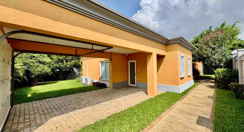 For rent 4 bedrooms villa in Bang Lamung, Chonburi