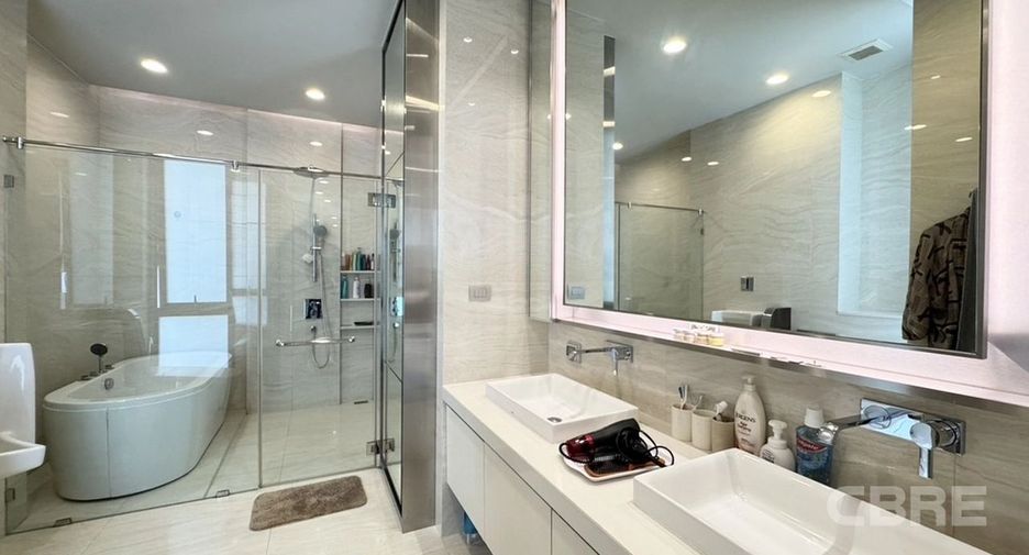 Casa en venta de 5 habitaciones en Huai Khwang, Bangkok
