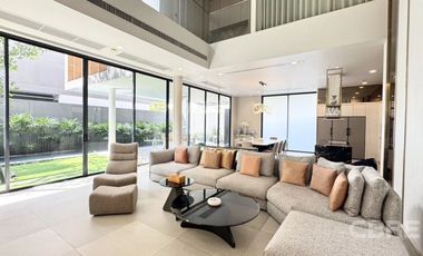 For sale 5 bedrooms house in Huai Khwang, Bangkok