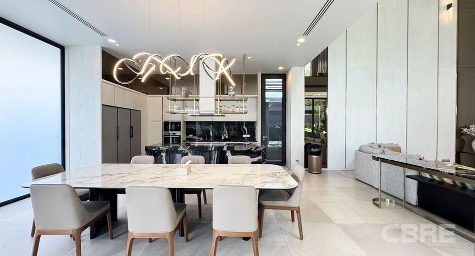 Casa en venta de 5 habitaciones en Huai Khwang, Bangkok