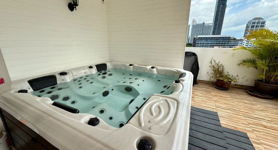 For sale 2 bedrooms condo in Bang Lamung, Chonburi
