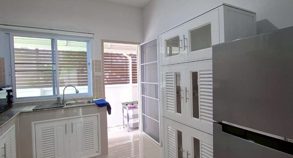 For rent 3 bedrooms house in San Kamphaeng, Chiang Mai
