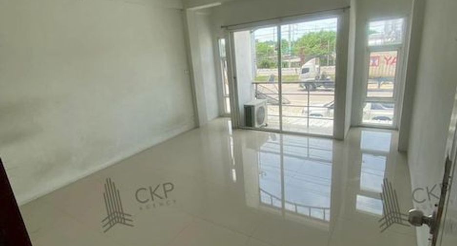 出售 2 卧室 商业空间 在 Si Racha, Chon Buri