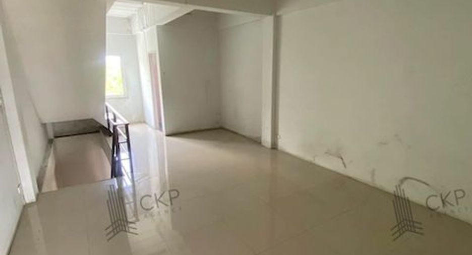 出售 2 卧室 商业空间 在 Si Racha, Chon Buri