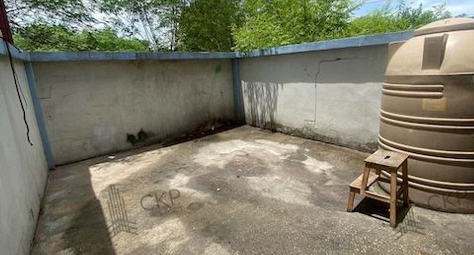 出售 2 卧室 商业空间 在 Si Racha, Chon Buri