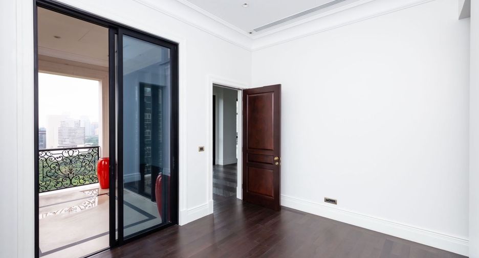 For sale 2 ベッドルーム condo in Pathum Wan, Bangkok