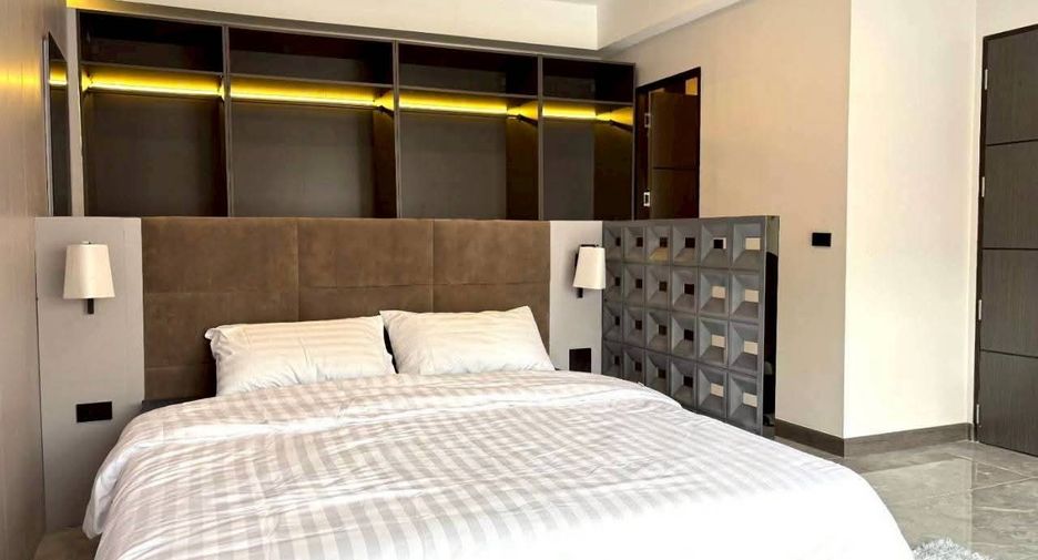 For rent 4 bedrooms house in Watthana, Bangkok