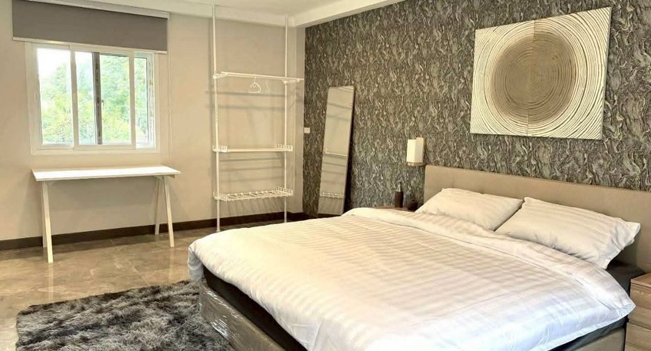 For rent 4 bedrooms house in Watthana, Bangkok