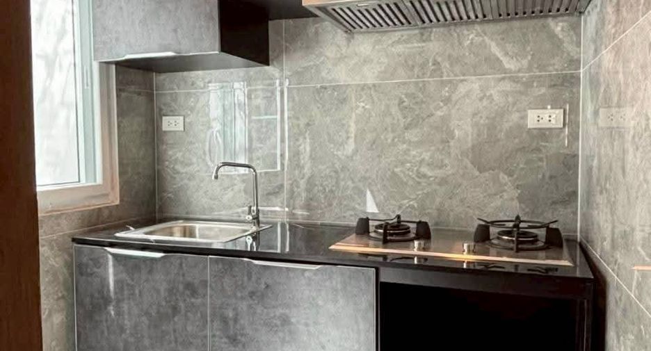 For rent 4 bedrooms house in Watthana, Bangkok