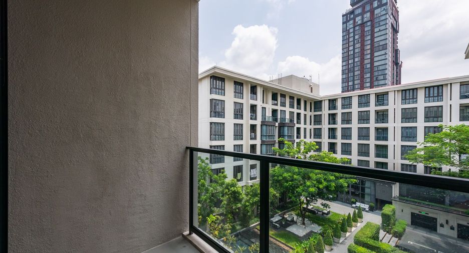 For rent 2 bedrooms condo in Watthana, Bangkok