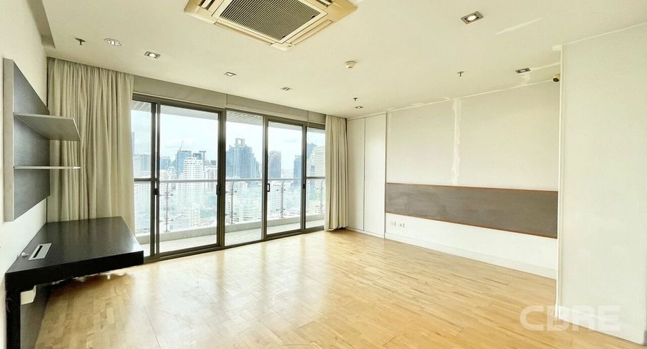 For sale 3 bedrooms condo in Khlong Toei, Bangkok