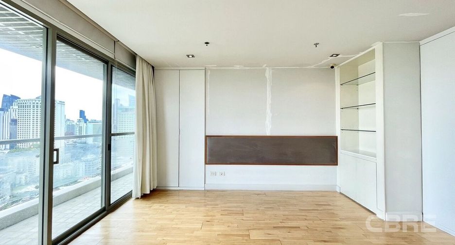 For sale 3 bedrooms condo in Khlong Toei, Bangkok