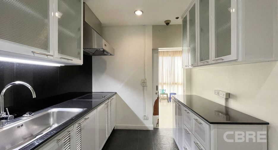 For sale 3 bedrooms condo in Khlong Toei, Bangkok