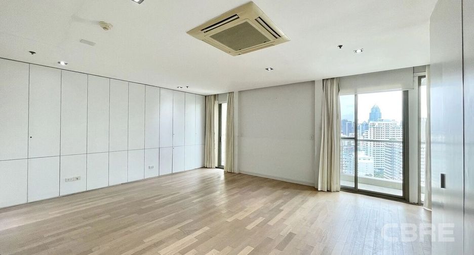 For sale 3 bedrooms condo in Khlong Toei, Bangkok