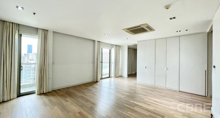 For sale 3 bedrooms condo in Khlong Toei, Bangkok