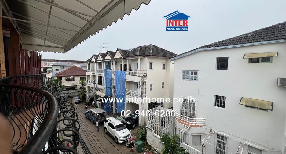 For sale 9 bedrooms townhouse in Wang Thonglang, Bangkok