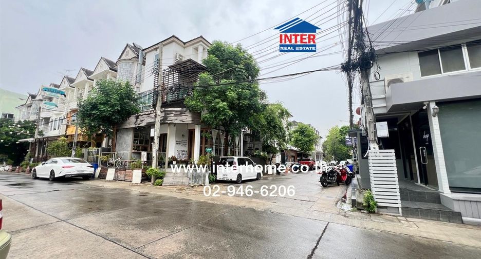 For sale 9 bedrooms townhouse in Wang Thonglang, Bangkok
