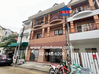 出售 9 卧室 联排别墅 在 Wang Thong Lang, 曼谷