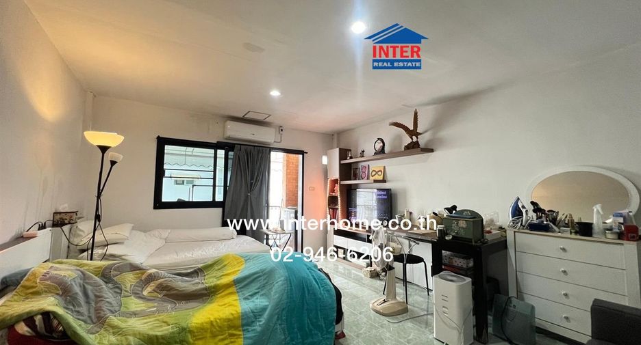 For sale 9 bedrooms townhouse in Wang Thonglang, Bangkok