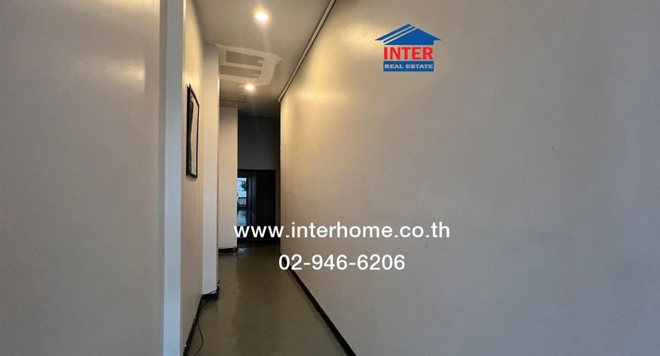 For sale 9 bedrooms townhouse in Wang Thonglang, Bangkok