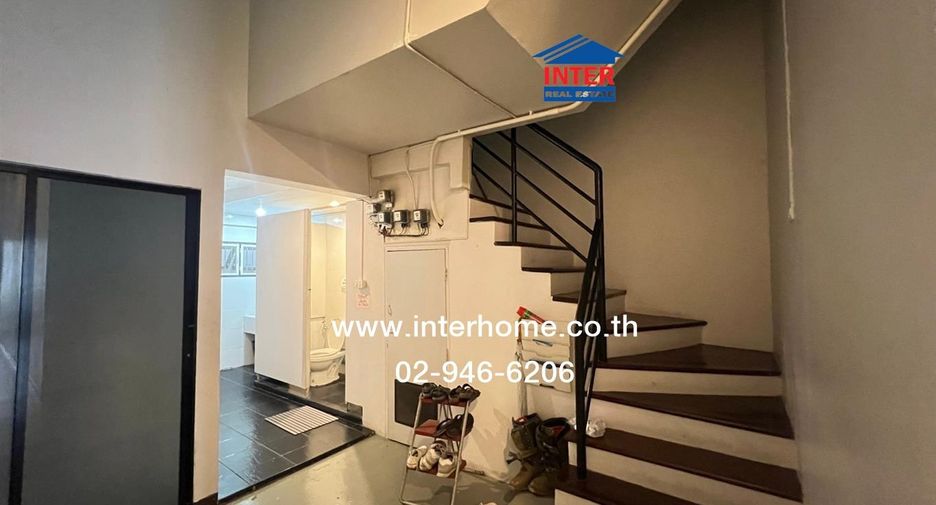 For sale 9 bedrooms townhouse in Wang Thonglang, Bangkok