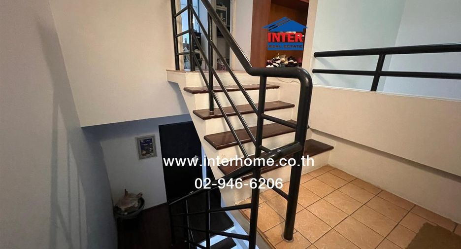 For sale 9 bedrooms townhouse in Wang Thonglang, Bangkok