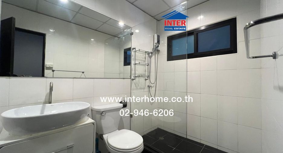 For sale 9 bedrooms townhouse in Wang Thonglang, Bangkok