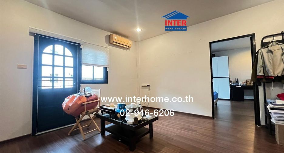 For sale 9 bedrooms townhouse in Wang Thonglang, Bangkok