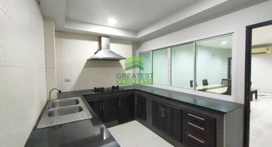 Casa adosada en venta de 2 habitaciones en Bang Phlat, Bangkok