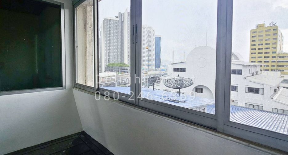 For sale 2 bedrooms condo in Khlong Toei, Bangkok