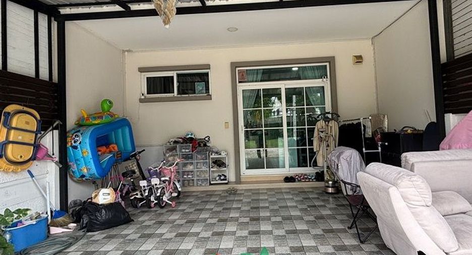 Casa adosada en venta de 3 habitaciones en Bang Kruai, Nonthaburi