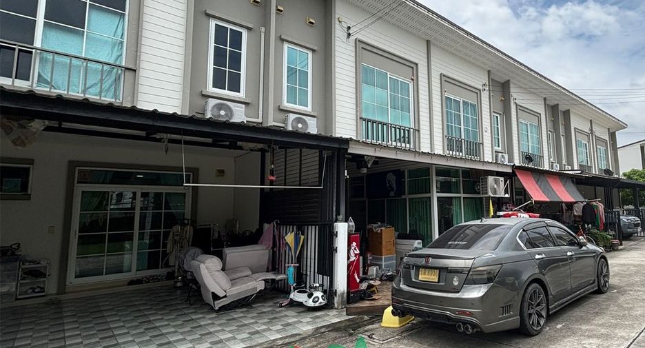 Casa adosada en venta de 3 habitaciones en Bang Kruai, Nonthaburi