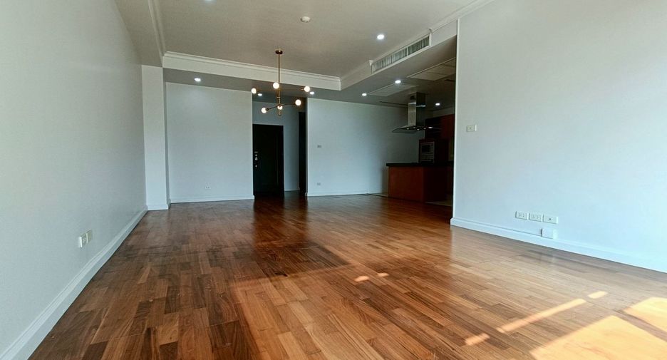For sale 3 bedrooms condo in Watthana, Bangkok