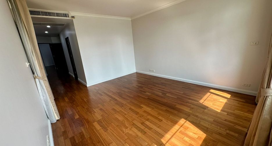 For sale 3 bedrooms condo in Watthana, Bangkok