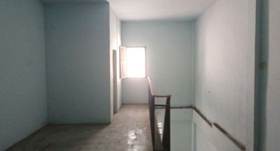 À vendre 1 chambre local commercial à Si Racha, Chonburi