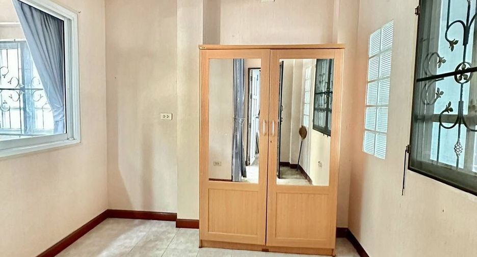 For sale 4 bedrooms house in Bang Bua Thong, Nonthaburi