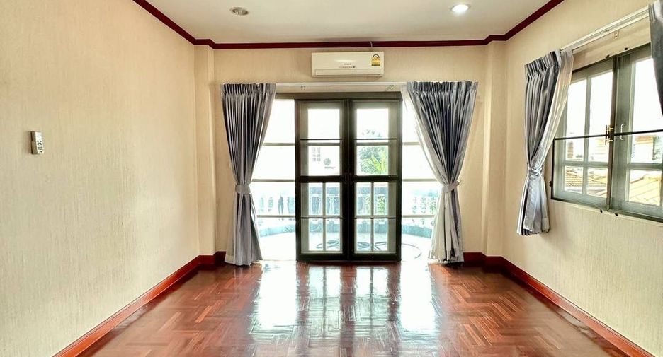 For sale 4 bedrooms house in Bang Bua Thong, Nonthaburi
