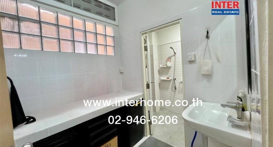 For rent and for sale 4 bedrooms retail Space in Yan Nawa, Bangkok