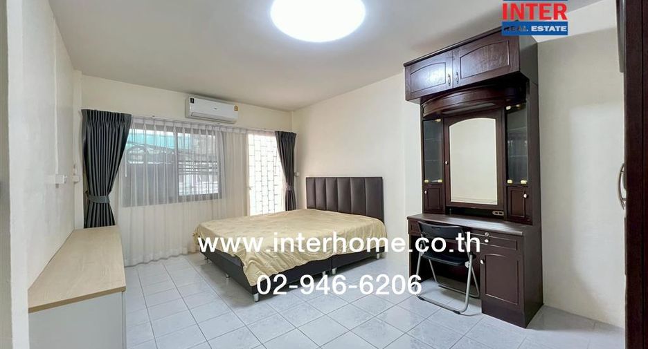 For rent and for sale 4 bedrooms retail Space in Yan Nawa, Bangkok