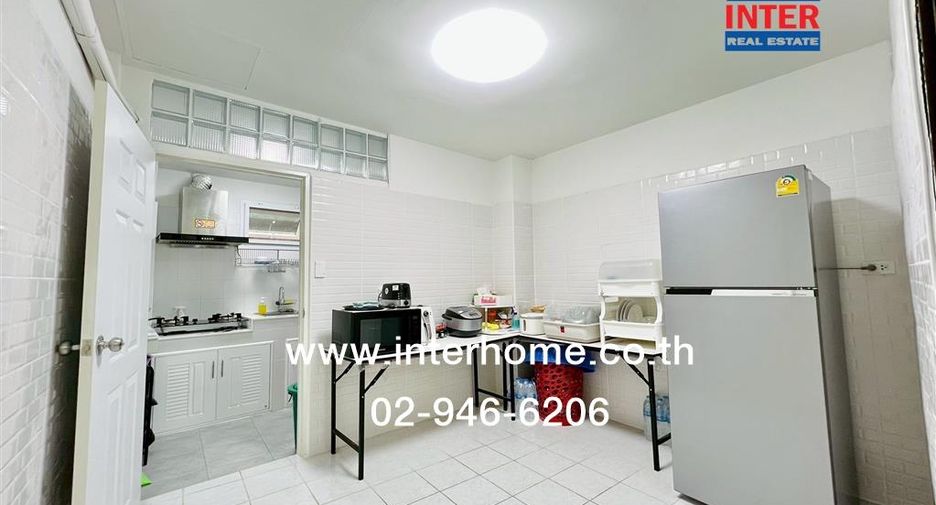 For rent and for sale 4 bedrooms retail Space in Yan Nawa, Bangkok
