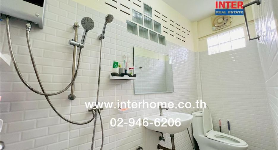 For rent and for sale 4 bedrooms retail Space in Yan Nawa, Bangkok