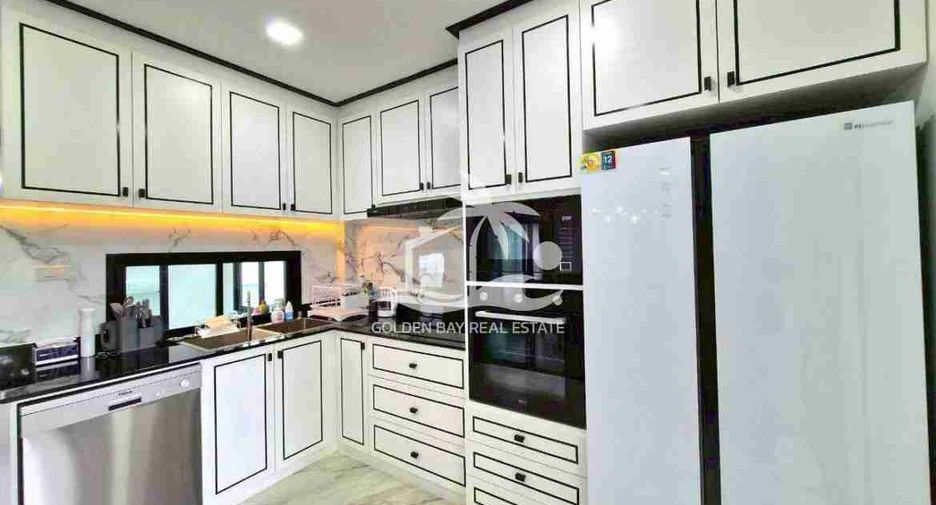 Casa en venta de 5 habitaciones en Bang Lamung, Chonburi
